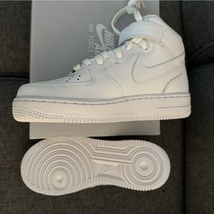 Nike Air Force 1 07 Mid - women’s shoe size 5.5 New!